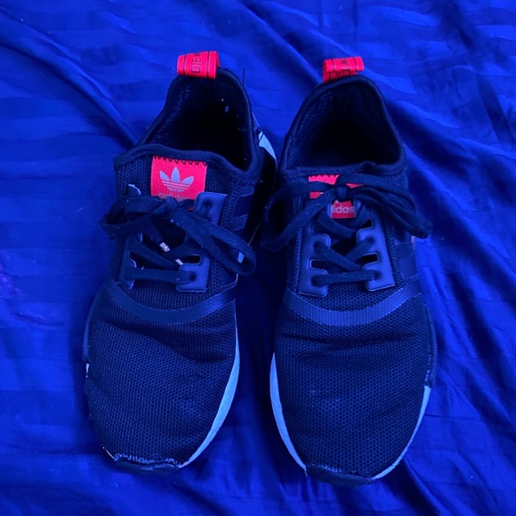 adidas boys NMD black and red - Picture 2 of 6